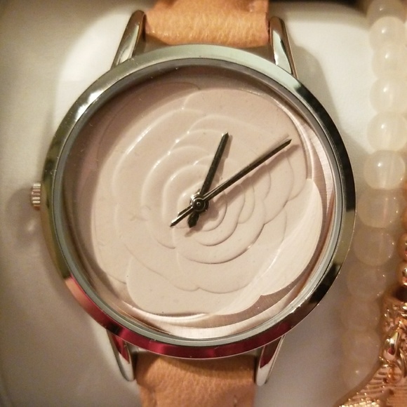 New Aeropostale rose pink watch with bracelets set - Picture 2 of 5